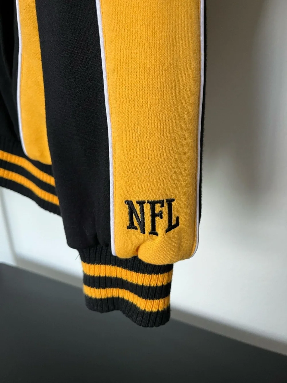NFL PITTSBURG STEELERS | Men's Fleece Zip-Up Steeler Varsity Hoodie | Size XL - Picture 3 of 10